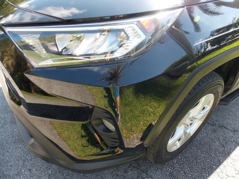 Used 2021 Toyota RAV4 XLE w/ Convenience Package FWD image 27
