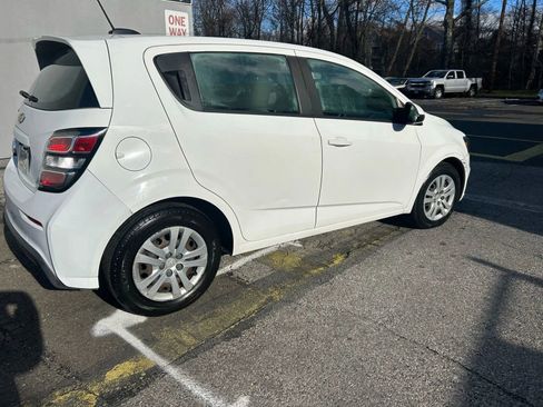 Used 2017 Chevrolet Sonic LT image 4