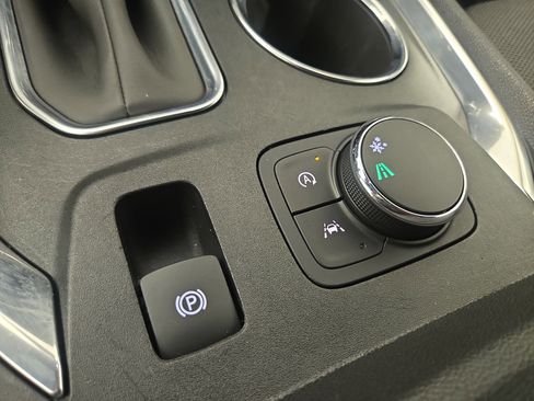 Used 2022 Chevrolet Traverse LT FWD image 29