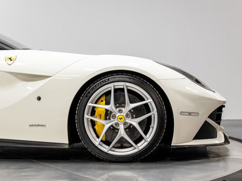 Used 2015 Ferrari F12 Berlinetta image 18