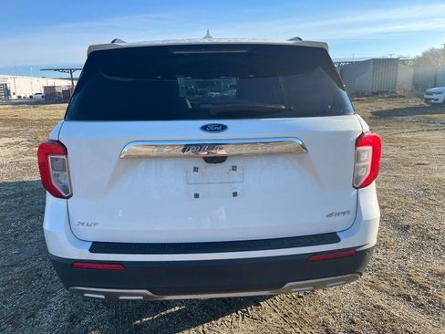 Used 2022 Ford Explorer XLT w/ Equipment Group 202A image 9