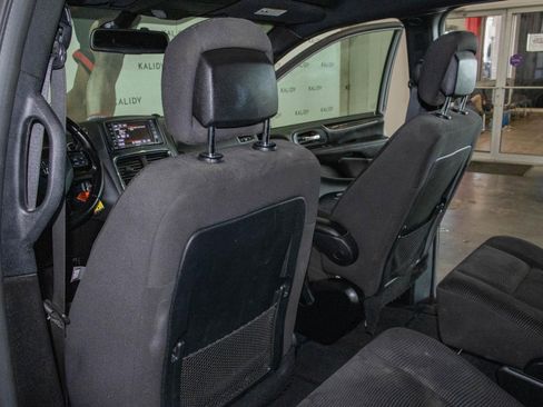 Used 2020 Dodge Grand Caravan SE image 9