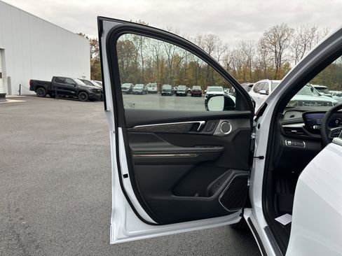 New 2026 Buick Enclave Avenir image 11