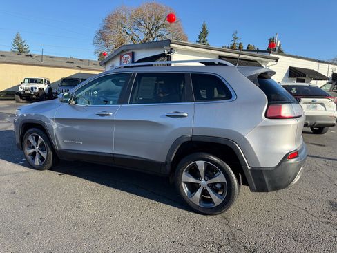 Used 2020 Jeep Cherokee Limited w/ Luxury Group FWD image 5