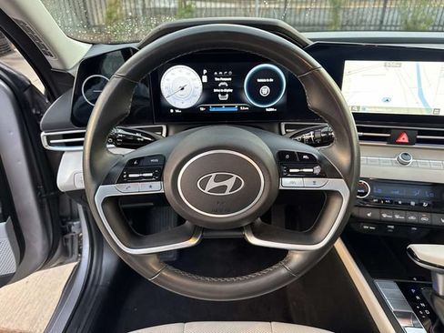 Used 2025 Hyundai Elantra Limited FWD image 25