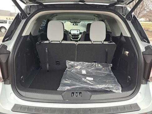 New 2026 Ford Explorer Active w/ Active Comfort Package image 28