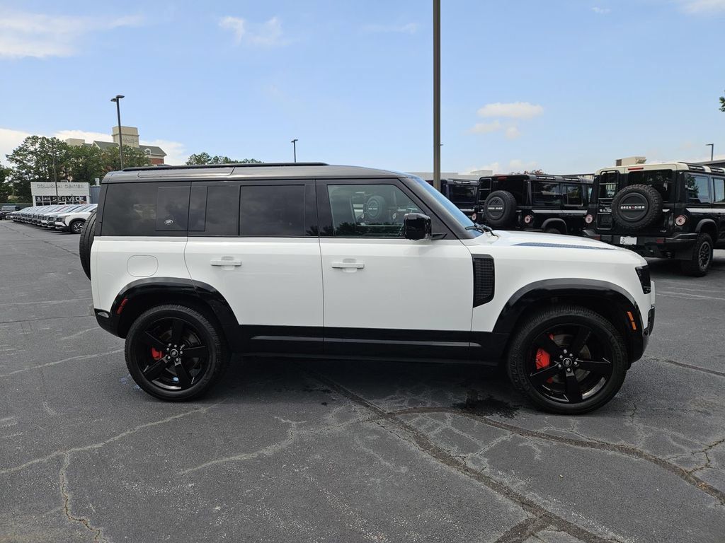 Used 2022 Land Rover Defender 110 X-Dynamic HSE AWD/4WD image 2