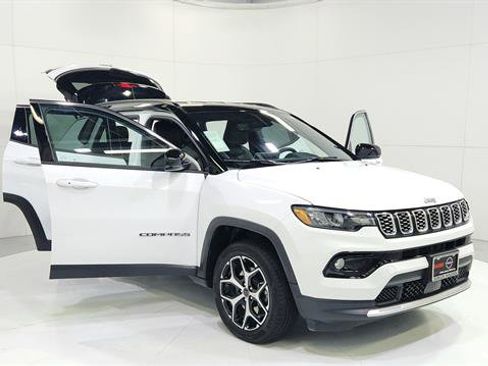 Used 2025 Jeep Compass Limited image 29
