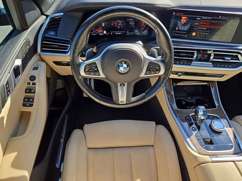 Used 2022 BMW X5 xDrive40i w/ M Sport Package image 11