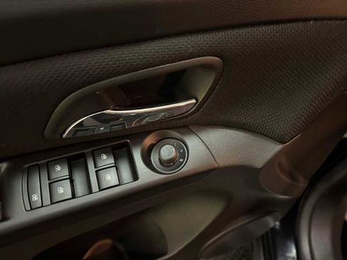 Used 2014 Chevrolet Cruze LT image 21