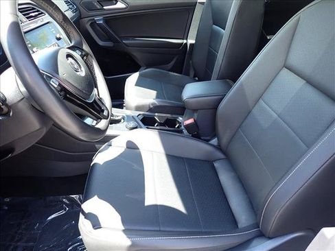 Used 2021 Volkswagen Tiguan SE w/ Panoramic Sunroof Package AWD/4WD image 12