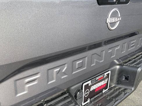 Used 2025 Nissan Frontier SV w/ SV Convenience Package RWD image 9
