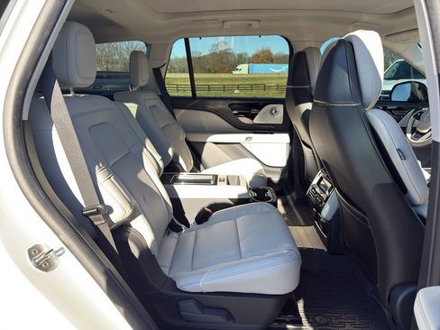 Used 2025 Lincoln Aviator Reserve w/ Equipment Group 201A image 13