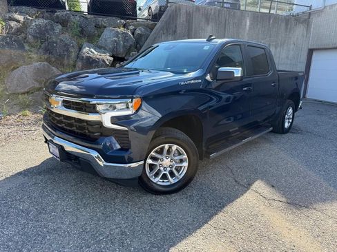 Used 2023 Chevrolet Silverado 1500 LT AWD/4WD image 2