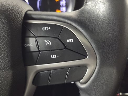Used 2019 Jeep Grand Cherokee Altitude RWD image 18