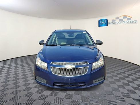 Used 2013 Chevrolet Cruze LS FWD image 2