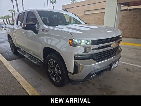 Used 2021 Chevrolet Silverado 1500 LT w/ Z71 Off-Road Package image 2