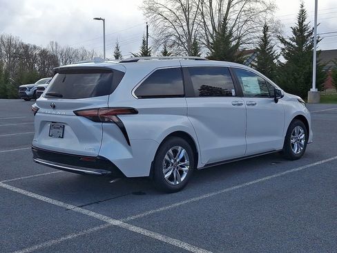 New 2026 Toyota Sienna Limited AWD/4WD image 6