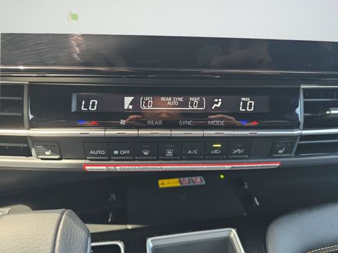 Used 2026 Toyota Sienna XLE Woodland Edition AWD/4WD image 18