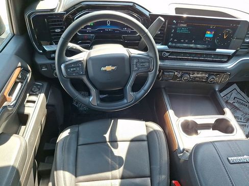 Used 2024 Chevrolet Silverado 3500 High Country w/ High Country Premium Package AWD/4WD image 2