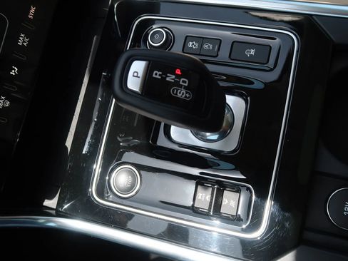 Used 2020 Jaguar XE S image 32