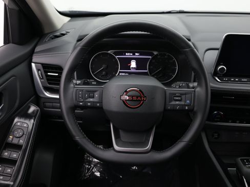 Used 2025 Nissan Rogue SV AWD/4WD image 37
