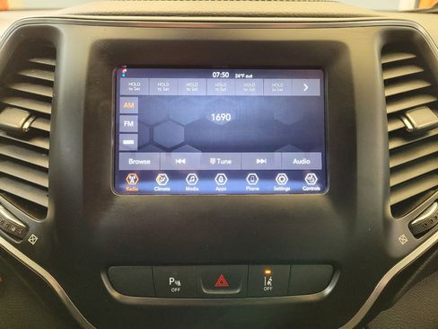 Used 2021 Jeep Cherokee Latitude Lux image 25