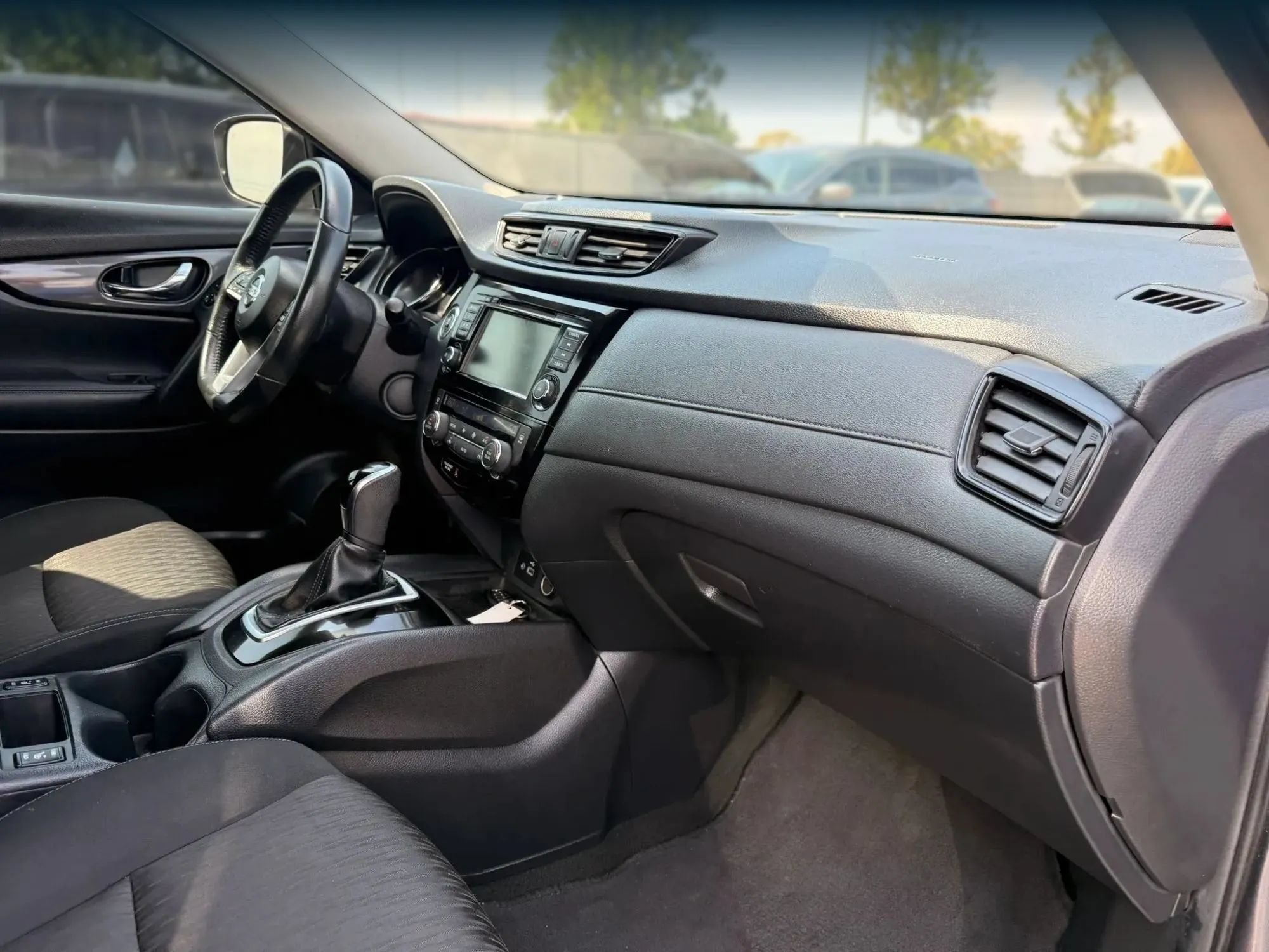 Used 2019 Nissan Rogue SV FWD image 19