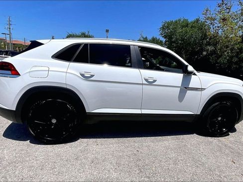 Certified 2026 Volkswagen Atlas Cross Sport SE w/ Panoramic Sunroof Package AWD/4WD image 4