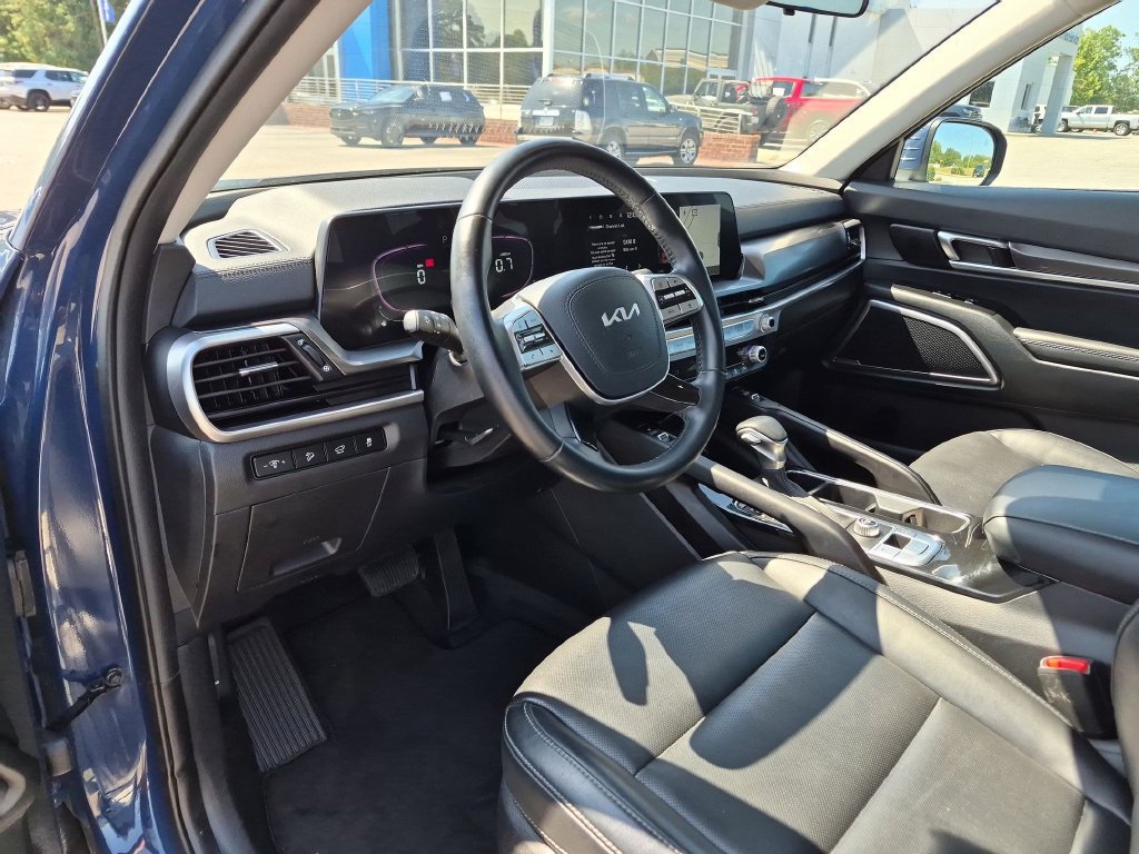 Used 2025 Kia Telluride S FWD image 18