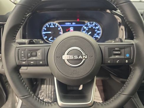 Used 2025 Nissan Pathfinder SV AWD/4WD image 32