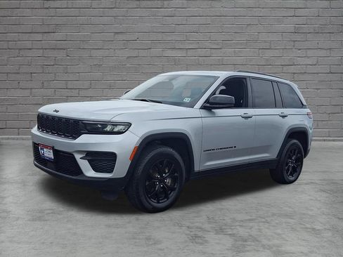 Used 2024 Jeep Grand Cherokee Altitude AWD/4WD image 6