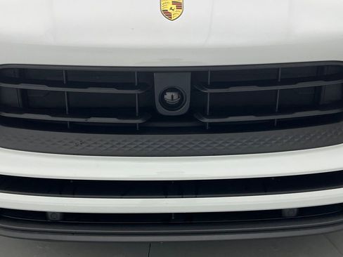 Used 2025 Porsche Macan image 45