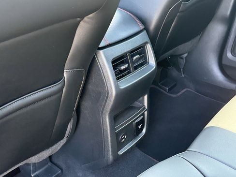 Used 2021 Ford Edge ST-Line image 24