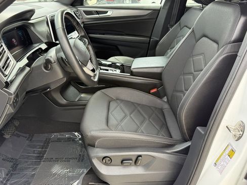 Used 2024 Volkswagen Atlas Cross Sport SE FWD image 12
