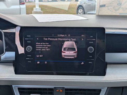 New 2026 Volkswagen Taos SE FWD image 19