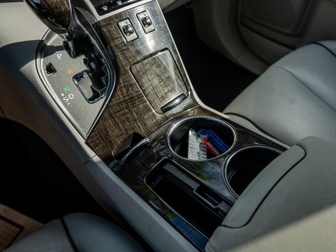 Used 2015 Toyota Venza XLE w/ XLE Premium Package FWD image 22