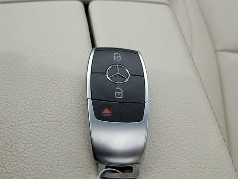 Used 2022 Mercedes-Benz GLB 250 image 40