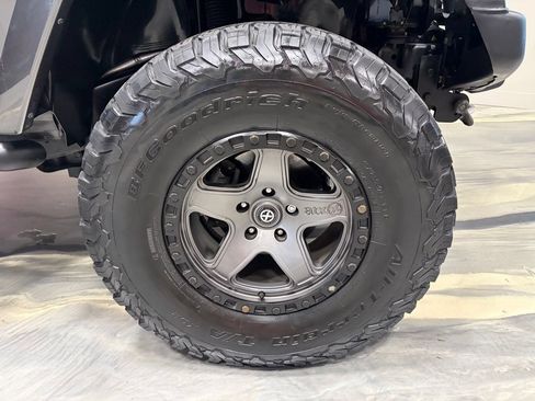 Used 2016 Jeep Wrangler Unlimited Rubicon w/ Connectivity Group AWD/4WD image 26