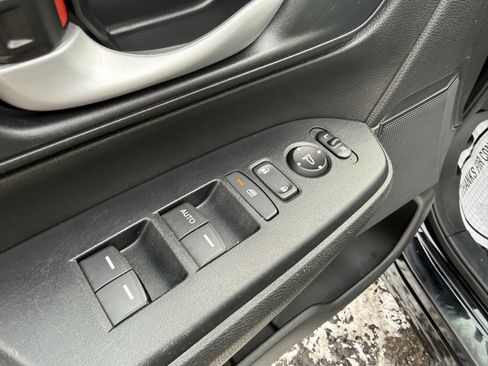 Used 2019 Honda CR-V LX image 6