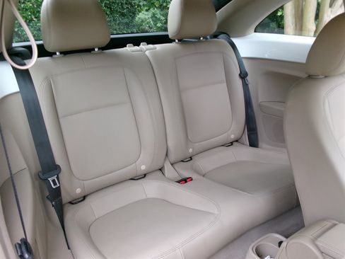 Used 2014 Volkswagen Beetle 1.8T FWD image 25