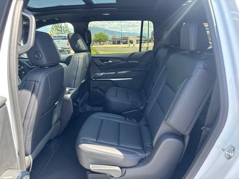 New 2026 Chevrolet Traverse LT w/ Sun and Wheel Package AWD/4WD image 16