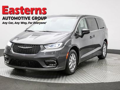 Used 2023 Chrysler Pacifica Touring-L