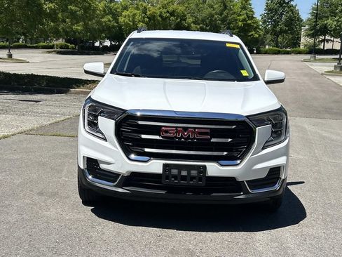 Used 2024 GMC Terrain SLE w/ Driver Convenience Package AWD/4WD image 2