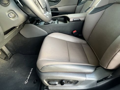 Certified 2025 Lexus ES 300h w/ Premium Package image 16