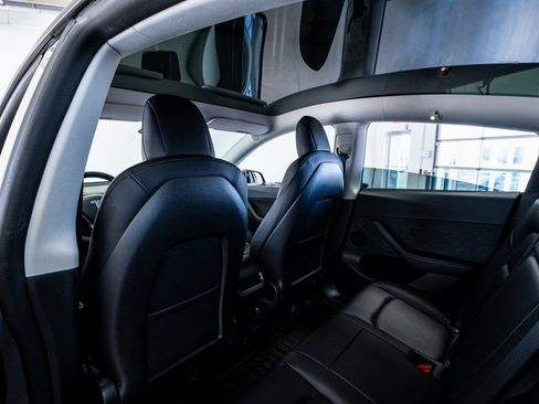 Used 2022 Tesla Model Y Long Range image 48