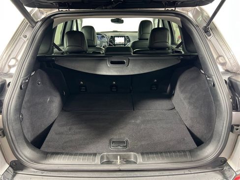 Used 2019 Jeep Cherokee Limited w/ Luxury Group image 19