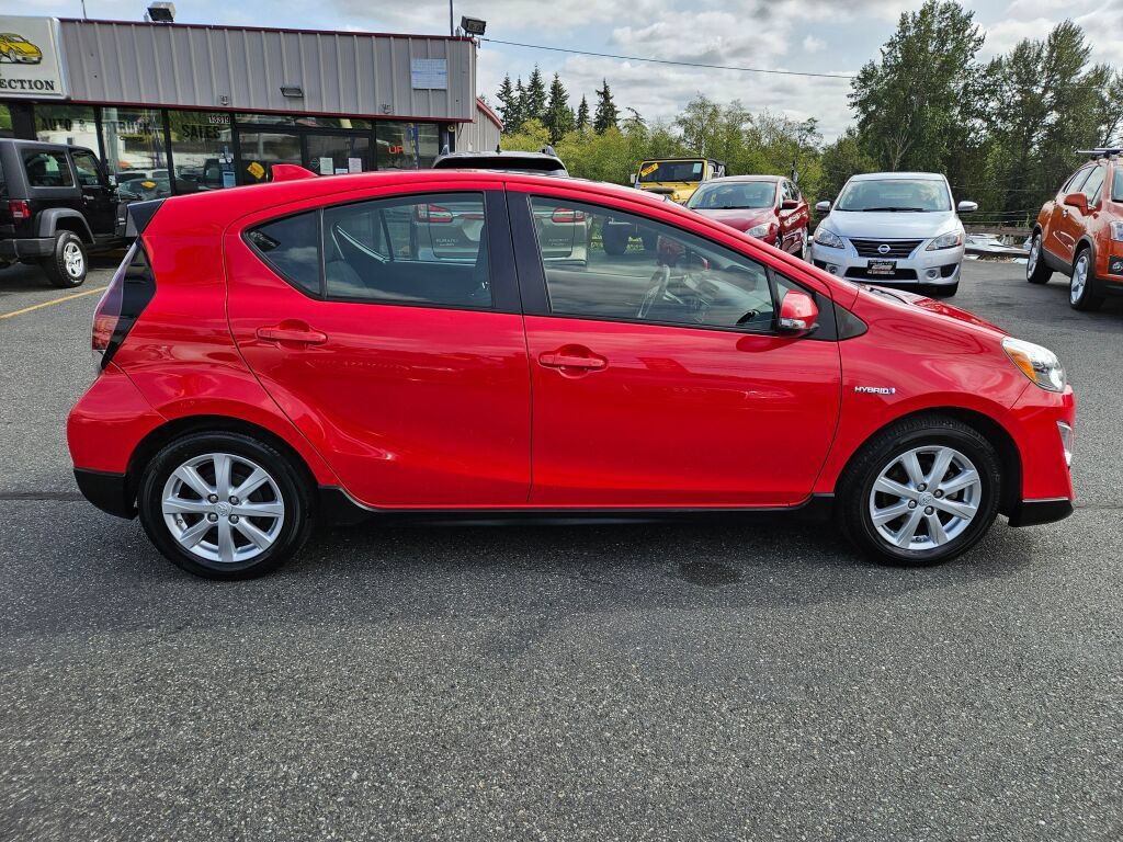 Used 2017 Toyota Prius C Three FWD image 4