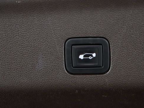 Used 2021 GMC Yukon Denali w/ Denali Premium Package image 36