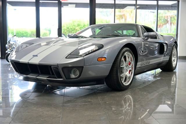 Used 2006 Ford GT RWD image 1
